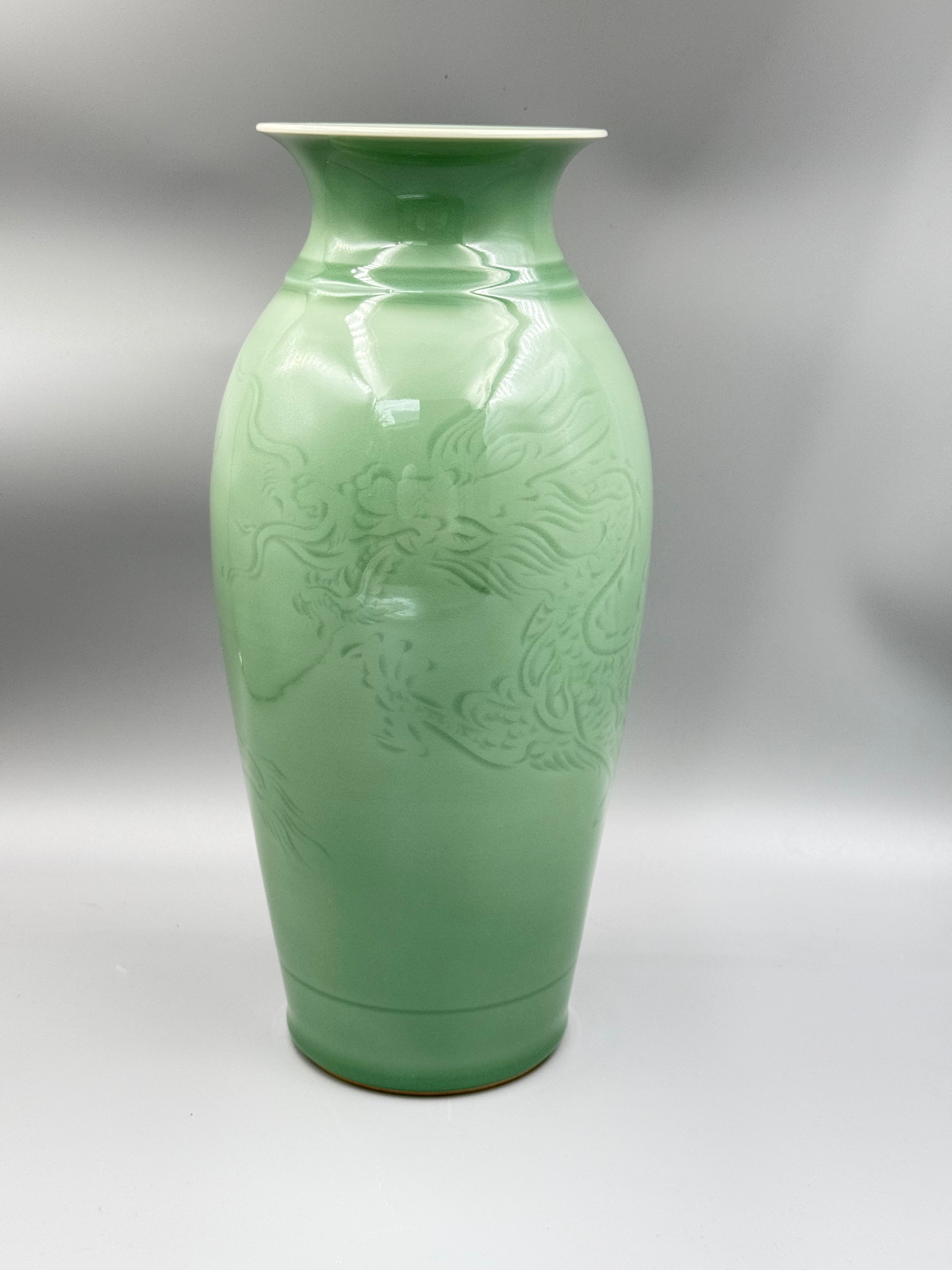 Dragon-patterned Vase, Longquan Celadon (Di Kiln), Zhou Xiaoping