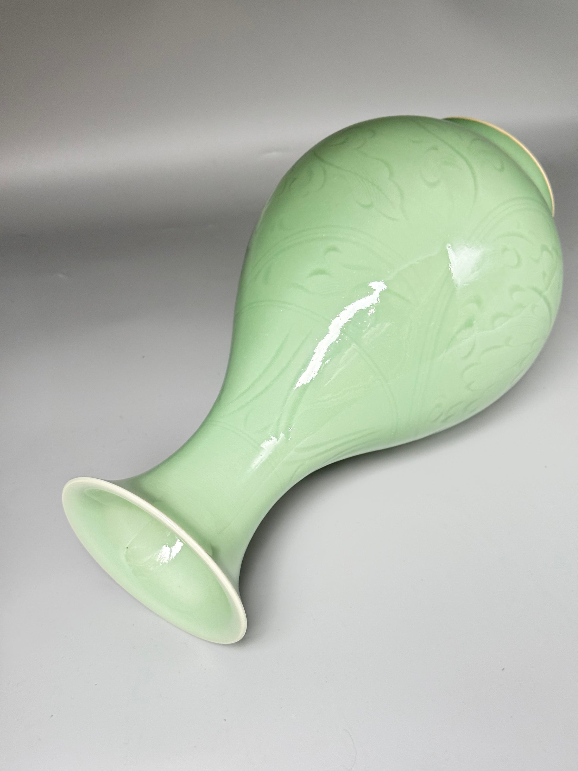 Yuhuchun Vase, Longquan Celadon (Di Kiln), Zhou Xiaoping