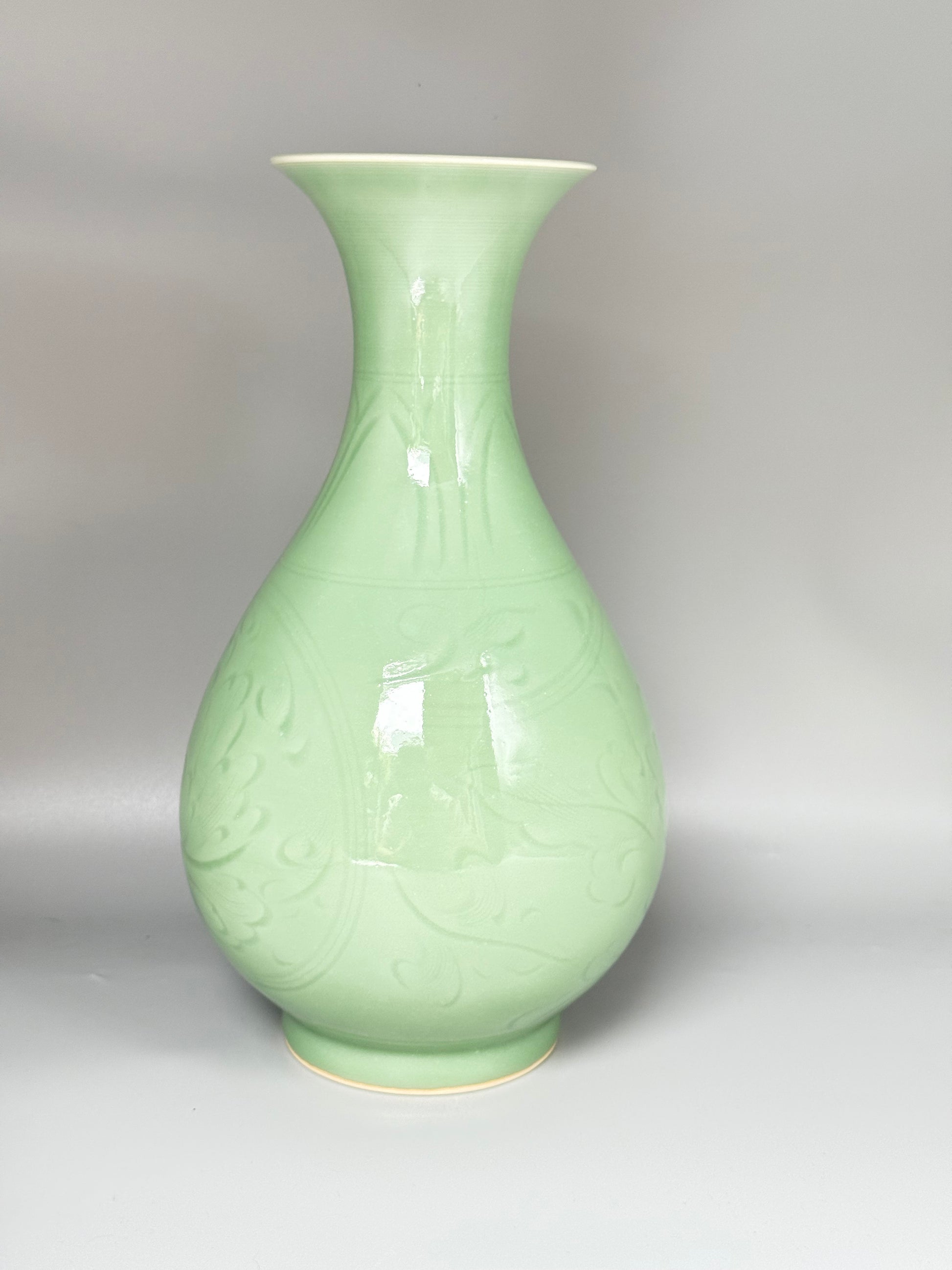 Yuhuchun Vase, Longquan Celadon (Di Kiln), Zhou Xiaoping